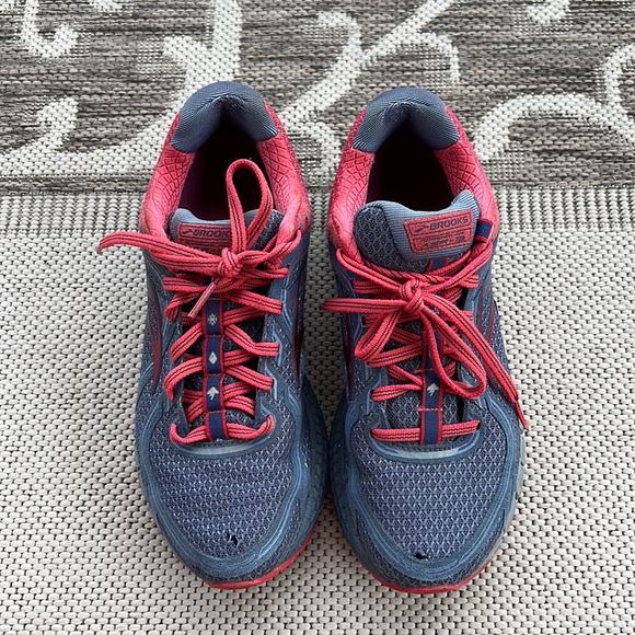 Brooks Women’s Adrenaline ASR-13 Sneakers - Picture 2 of 10